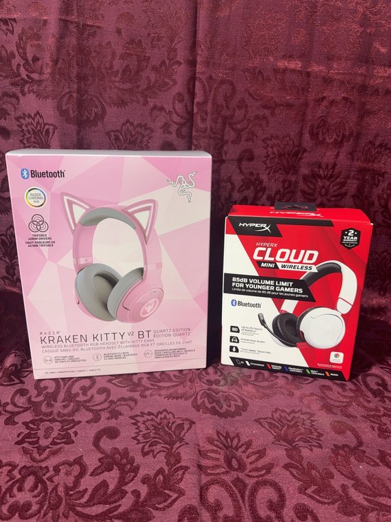 Razer Kraken Kitty V2 BT Pink Headset & HyperX Cloud II Wireless Gaming Headset