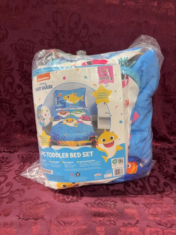 Nickelodeon Pinkfong Baby Shark 4-Piece Toddler Bed Set New in Packaging