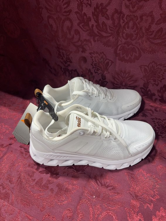 Avia W AV Light Runner White Sneakers, Size 7, Made with 30% Recycled Polyester
