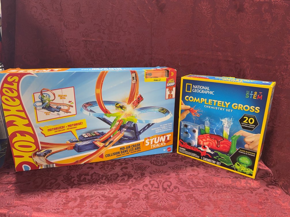 Hot Wheels Stunt Track Set and National Geographic Chemistry Set, 2 Pc Toy Lot