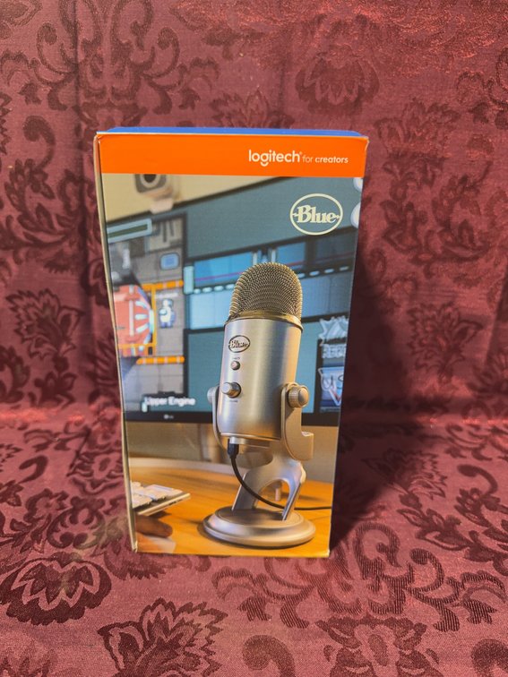 Logitech Blue Yeti Premium Multi-Pattern USB Microphone Silver