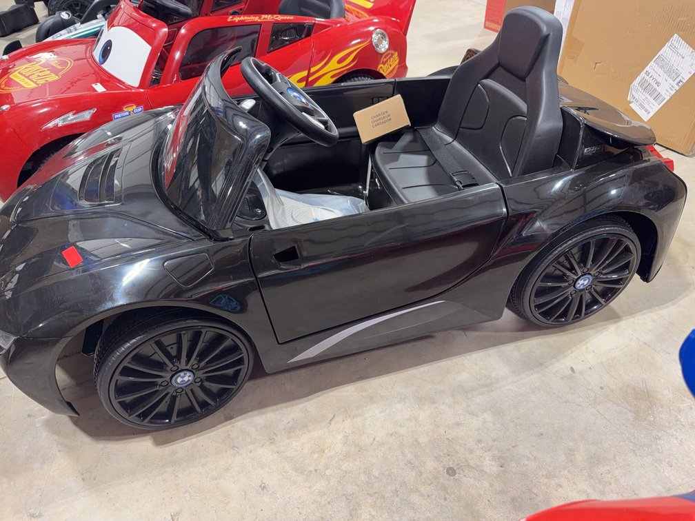 Dynacraft BMW i8 Coupe 6V Ride-On Car With Charger and Owner’s Manual