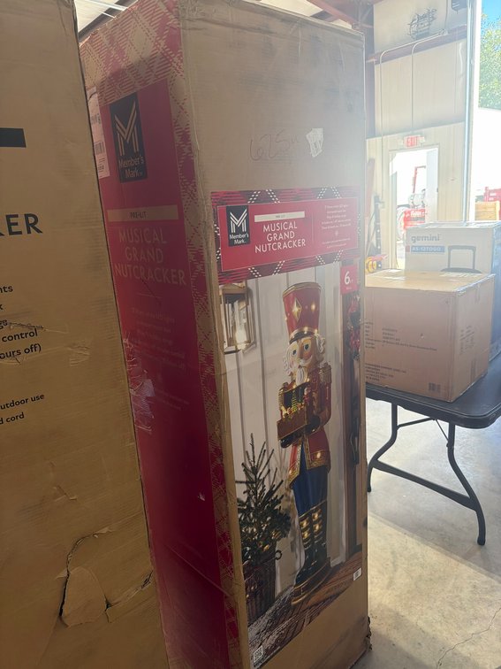 Member's Mark Pre-Lit 6ft Musical Grand Nutcracker New in Box