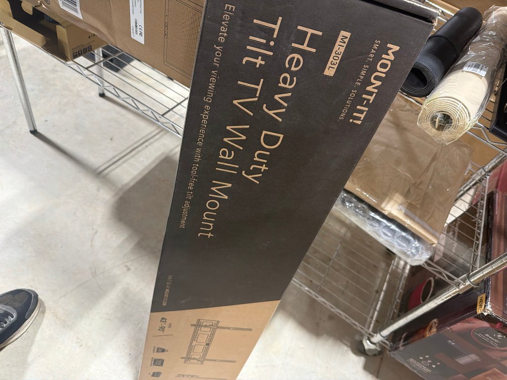Mount-It! Heavy Duty Tilt TV Wall Mount MI-303L New in Box