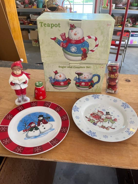 Snowman Themed Holiday Tableware Set
