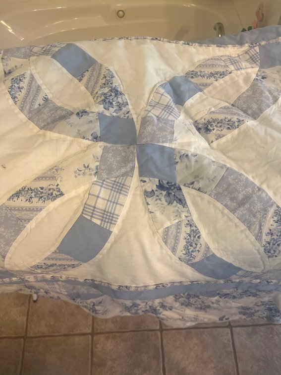 Full/Queen Bed Quilt With Three Shams