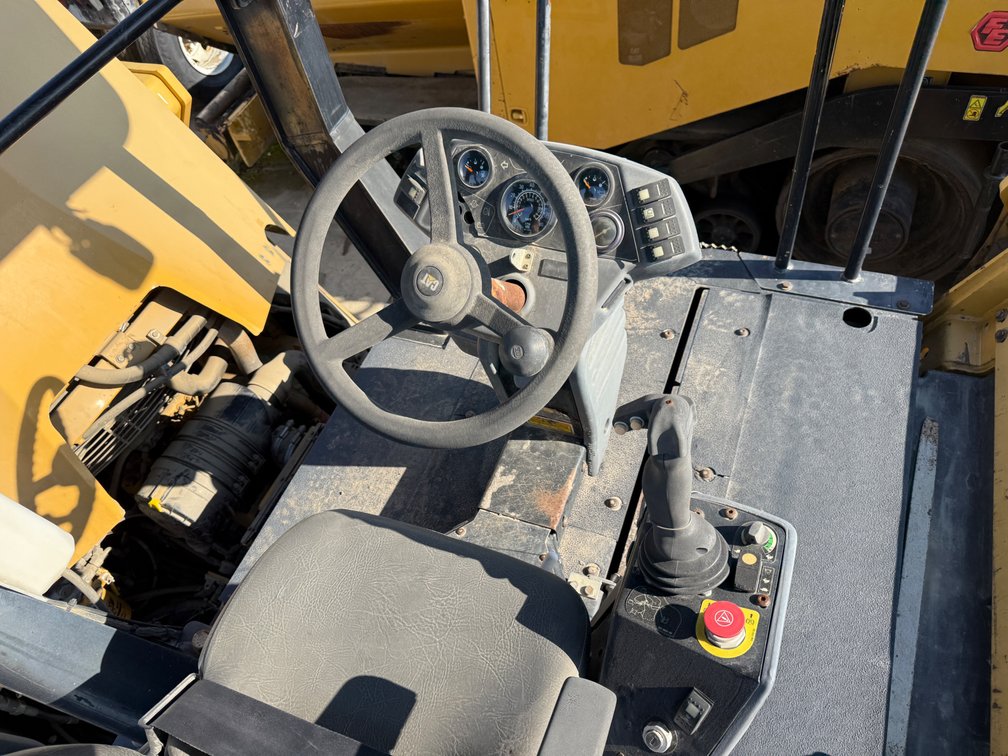 Image for 2010 Caterpillar CB64