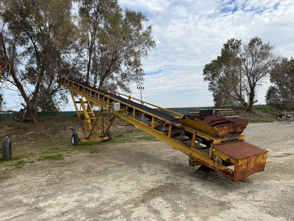 Image for Custom Conveyor & Fabrication Inc RSD36X60 Stacker