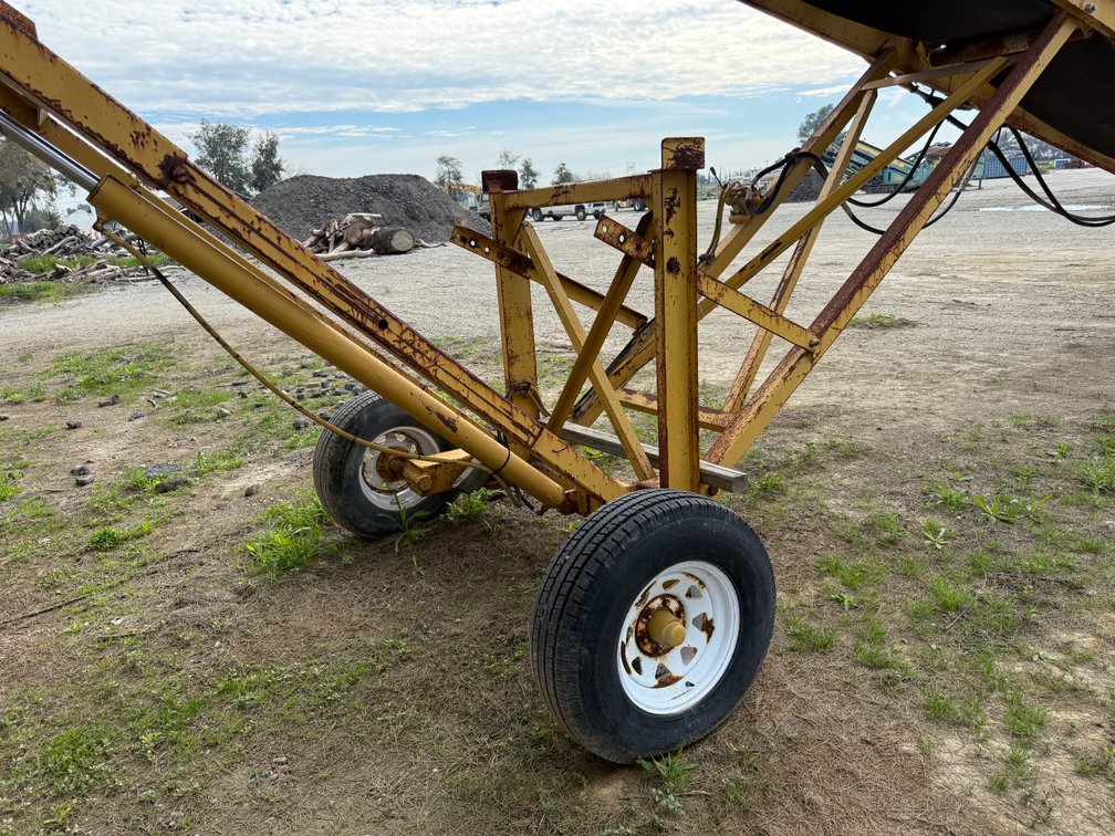 Image for Custom Conveyor & Fabrication Inc RSD36X60 Stacker