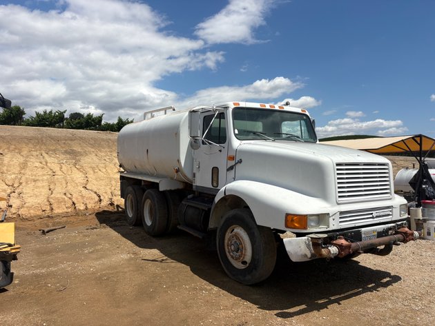 Image for 1992 International F8200