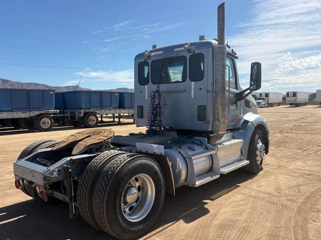 Image for 2014 Peterbilt 386 S/A Day Cab
