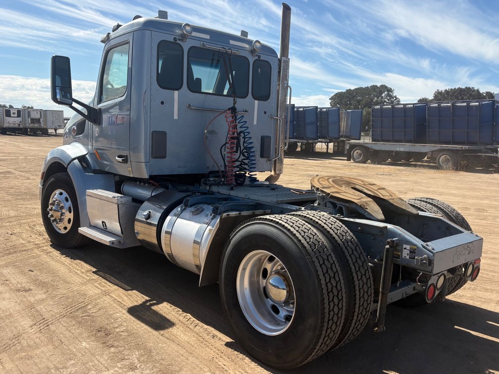 Image for 2014 Peterbilt 386 S/A Day Cab