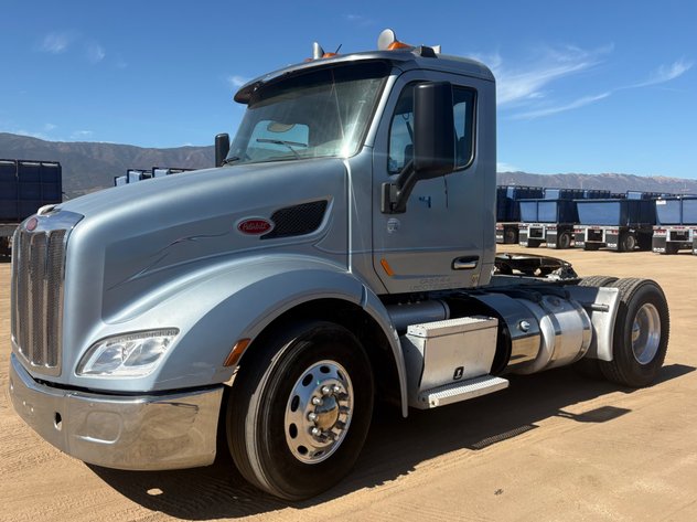 Image for 2014 Peterbilt 386 S/A Day Cab