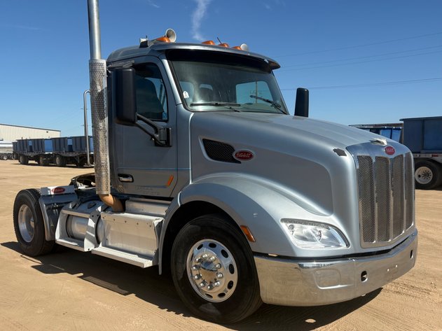 Image for 2014 Peterbilt 386 S/A Day Cab