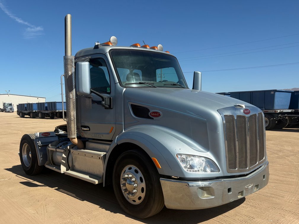 Image for 2013 Peterbilt 386 S/A Day Cab