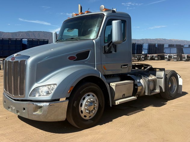Image for 2013 Peterbilt 386 S/A Day Cab