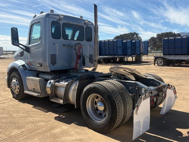 Image for 2013 Peterbilt 386 S/A Day Cab