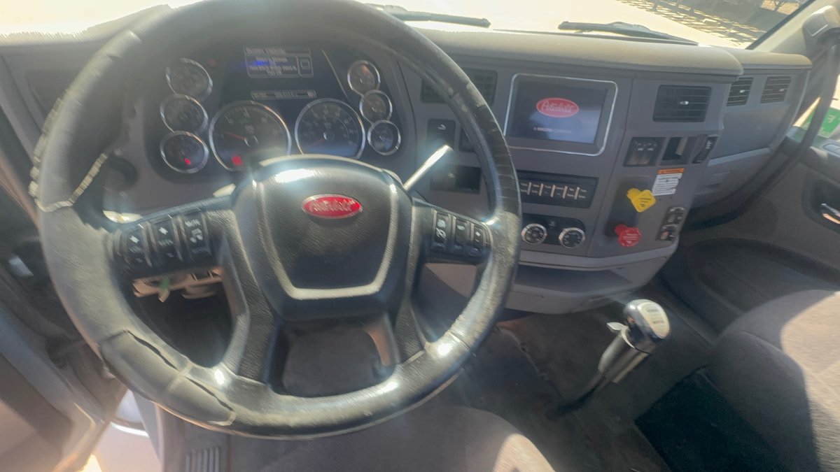 Image for 2013 Peterbilt 386 S/A Day Cab