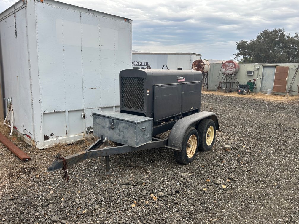 Lincoln SAE-400 Trailer Mounted Welder