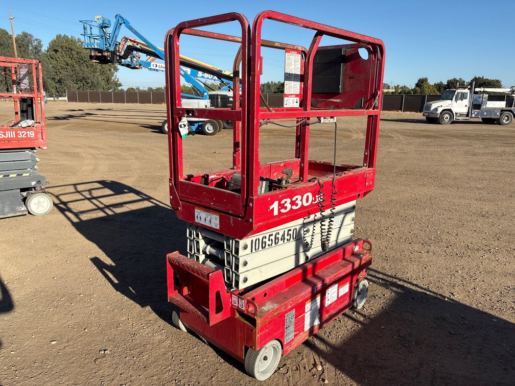 2018 MEC 1330SE Scissor Lift