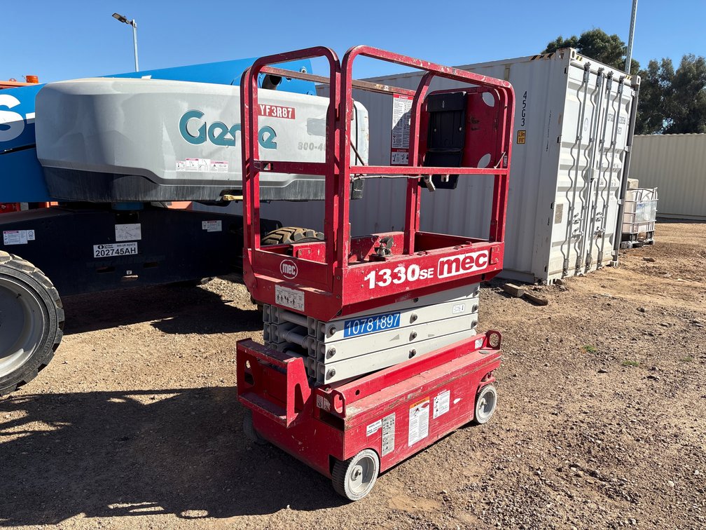 2018 MEC 1330SE Scissor Lift