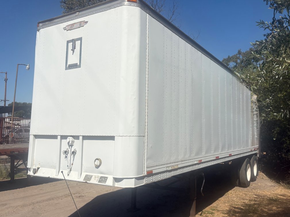 Trail mobile 32’ Dry Van with Liftgate