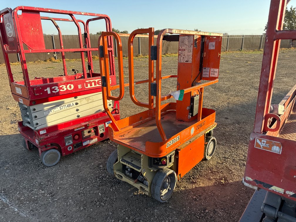 2019 JLG 1230ES Scissor Lift S/N: M130005874  Hours: 298 Electric, 500 lb Max Platfomrm Capacity, 12 ft Max Height, 323x100, Power to Platform  **Unit Runs and Operates