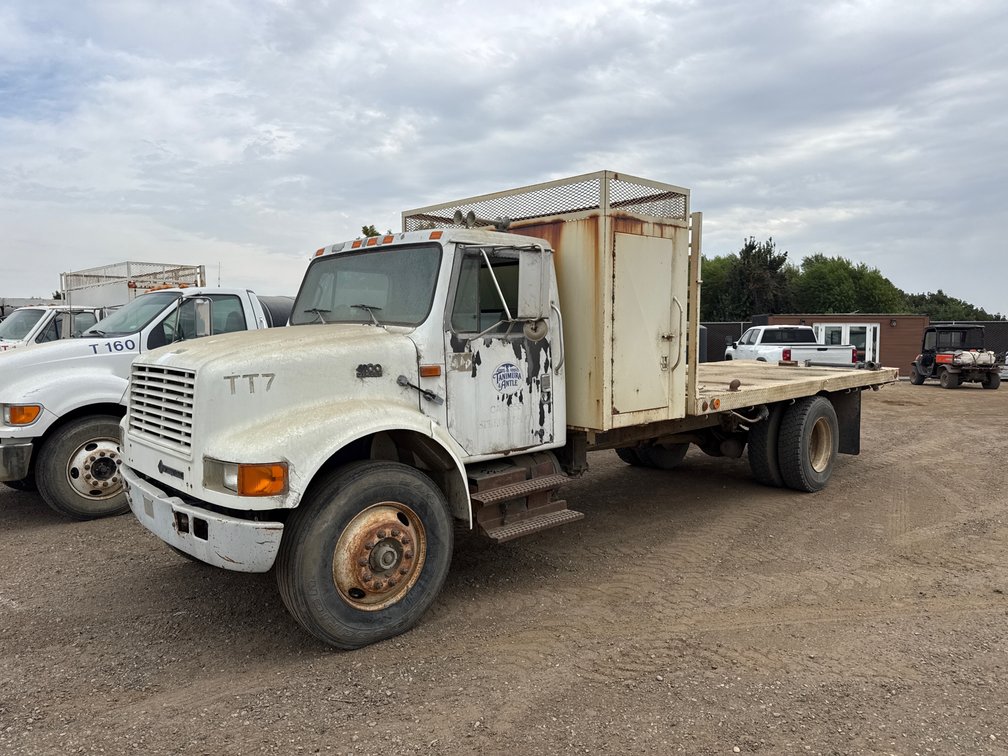 1997 International 4900 S/A Flatbed Truck (Non-Running)