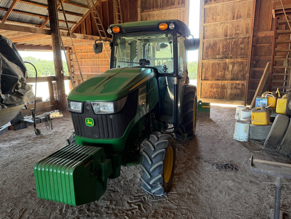 2017 John Deere 5100GN