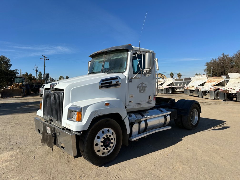 2015 Western Star W4700 S/A Day Cab Truck Tractor