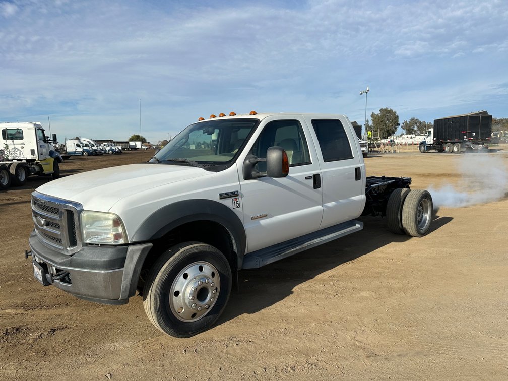 2007 Ford F550 4x4 Crew Cab Cab and Chassis