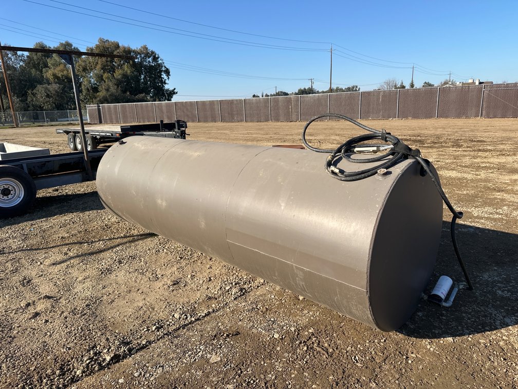 1000 Gallon Fuel Tank w/ Stand 