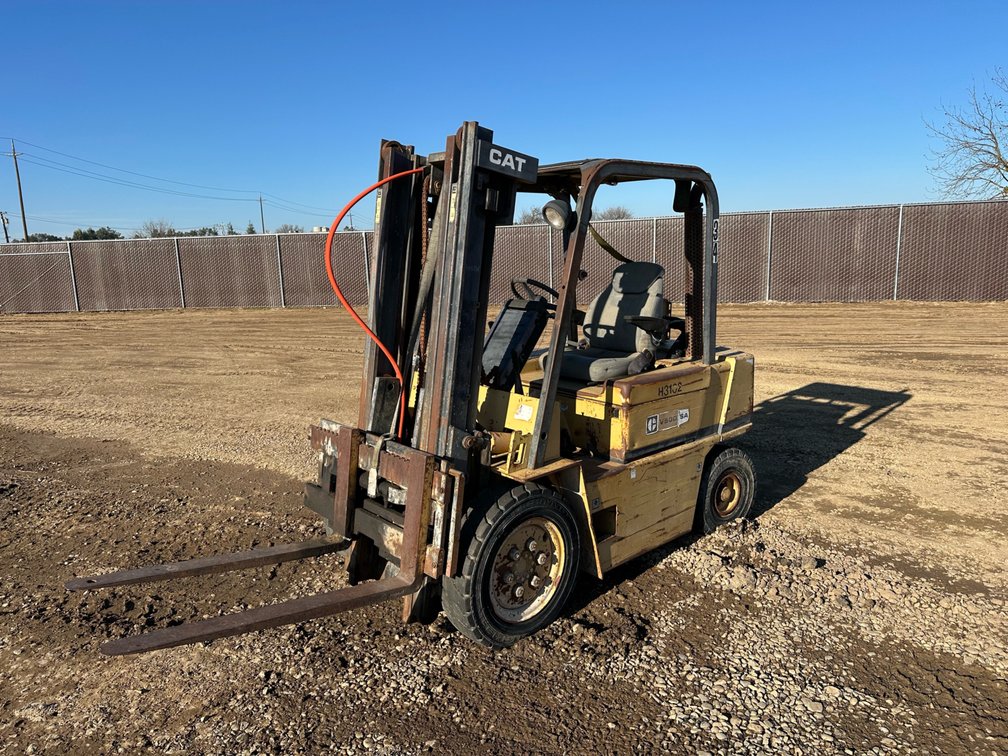 Caterpillar V50DSA Warehouse Forklift (Non-Running)