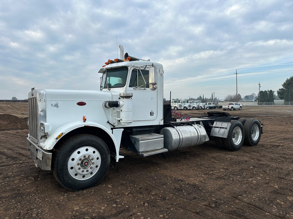 1979 Peterbilt 359 T/A Day Cab Truck Tractor 