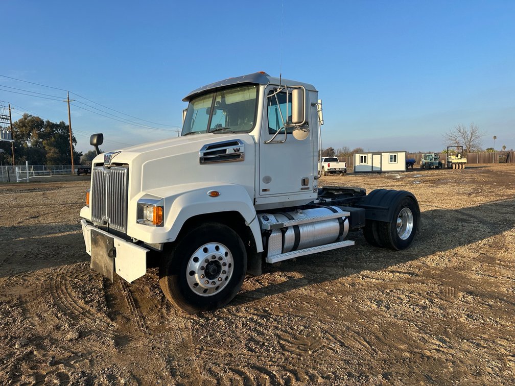 2015 Western Star W4700 S/A Day Cab Truck Tractor