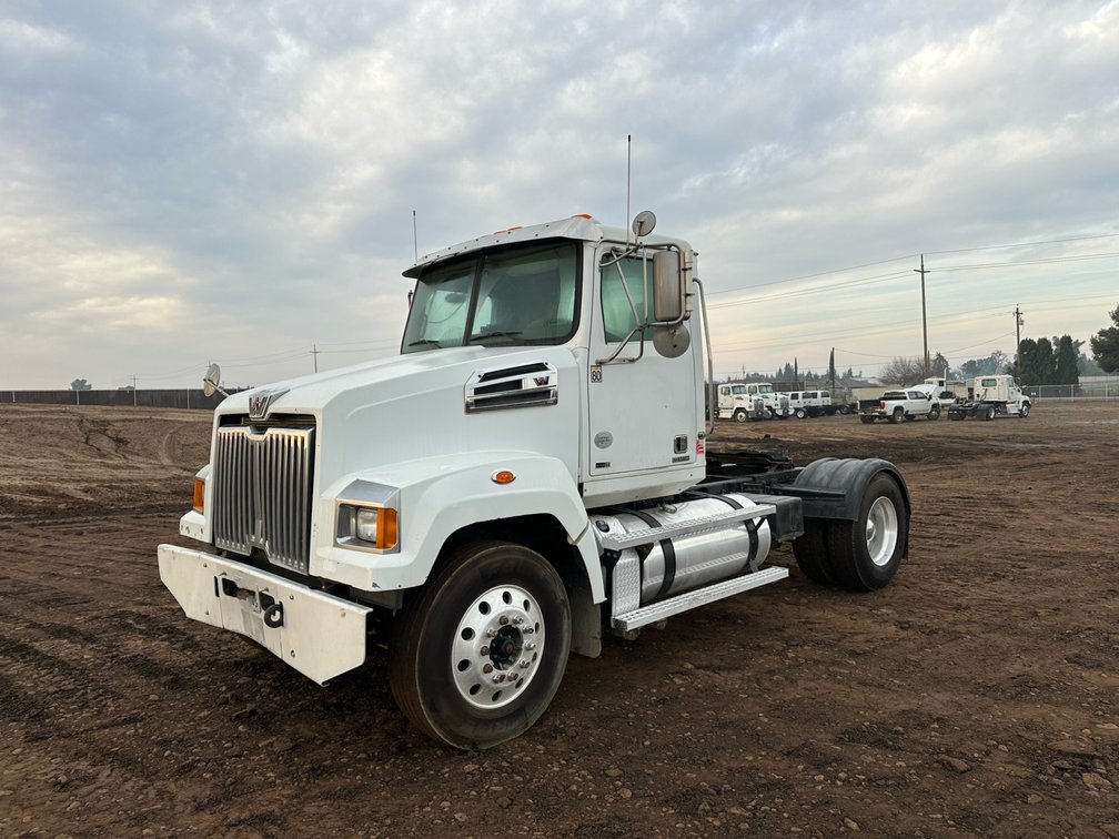 2015 Western Star W4700 S/A Day Cab Truck Tractor