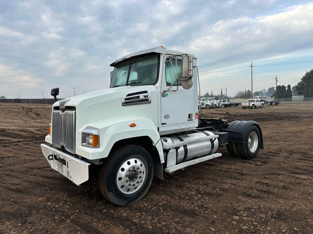 2015 Western Star W4700 S/A Day Cab Truck Tractor