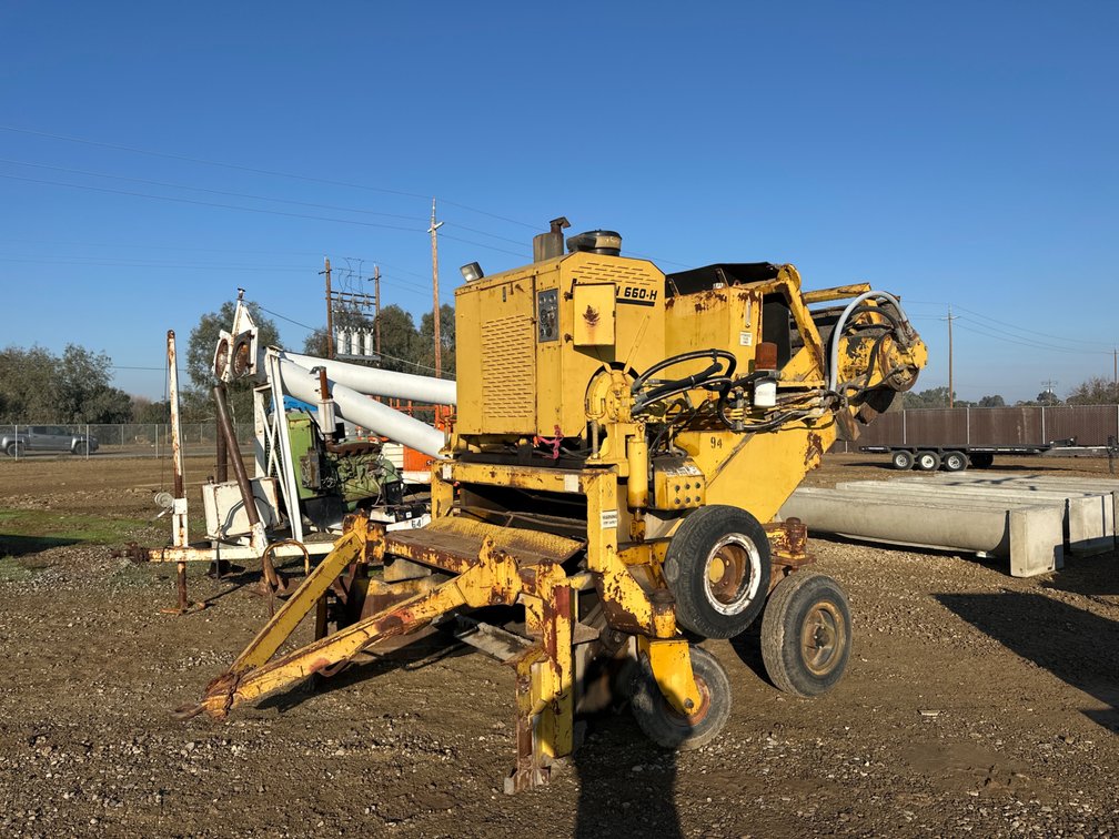 Lincoln 660H Asphalt Pickup Machine 