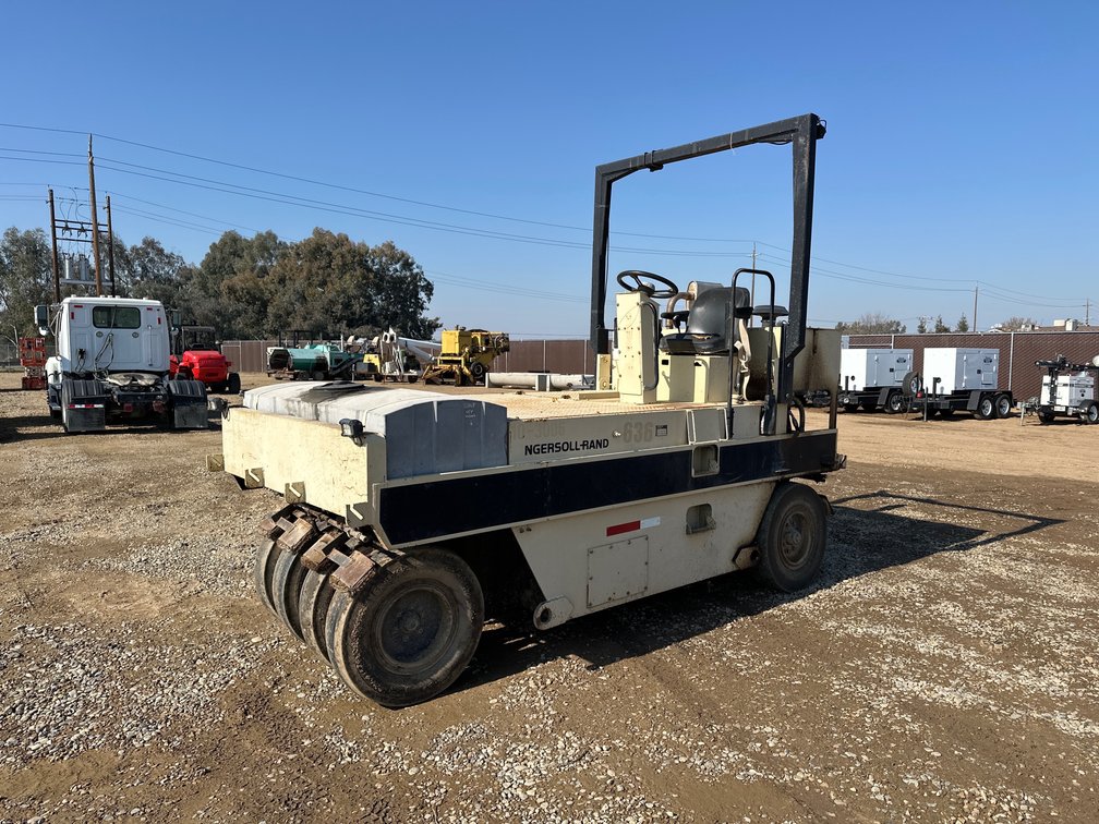 Ingersoll-Rand PT125R Rubber Tire Roller 