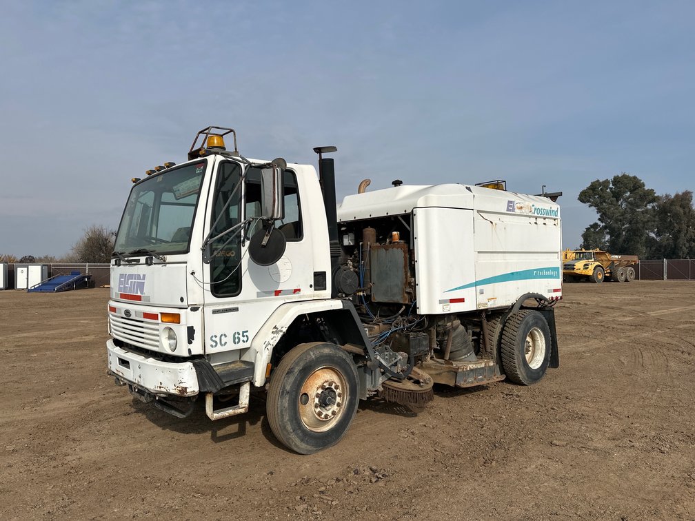 2001 Elgin Crosswind Series J on 2002 Freightliner FLD112