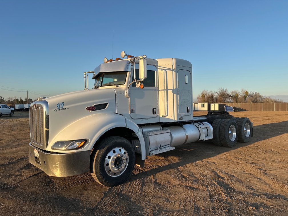 2010 Peterbilt 384 T/A Sleeper Truck Tractor