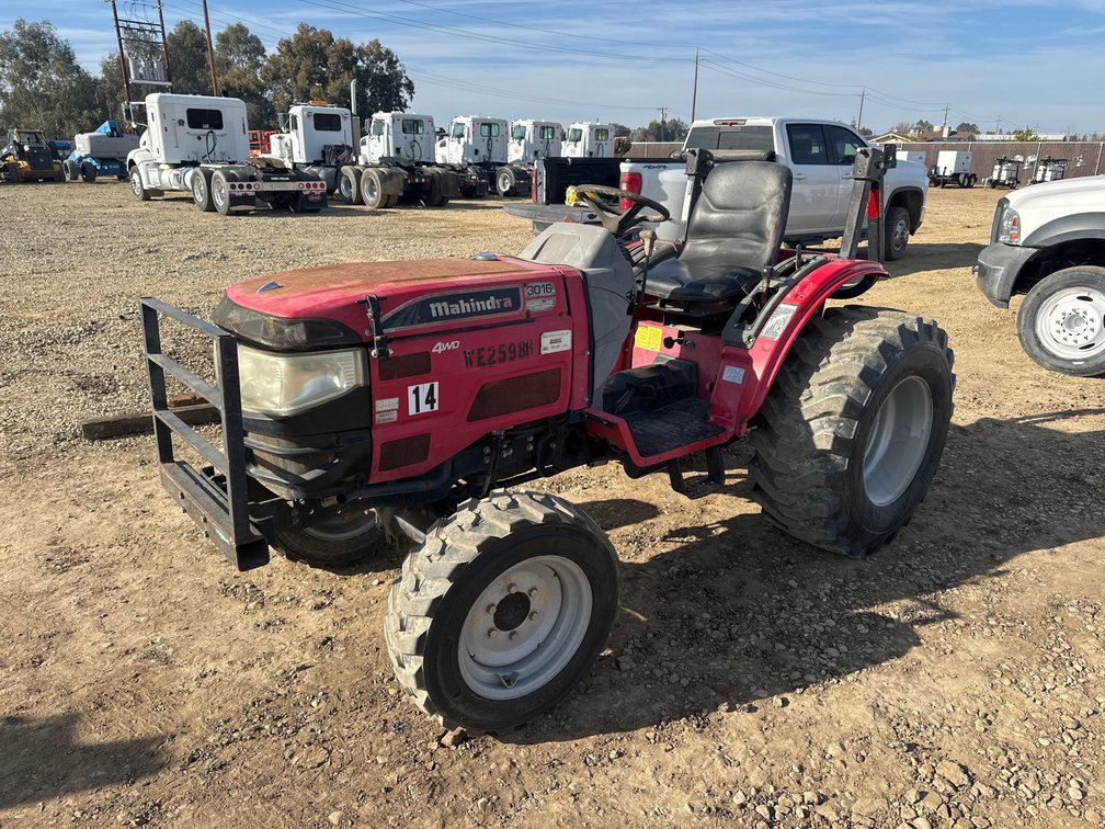 Mahindra 3016 4x4 Utility Tractor 