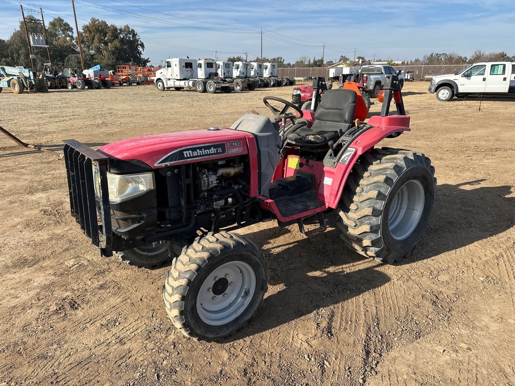 Mahindra 3016 4x4 Utility Tractor 
