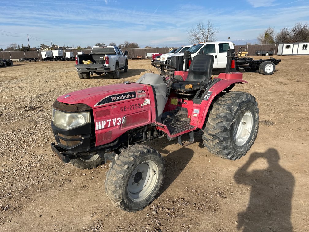 Mahindra 3016 4x4 Utility Tractor 