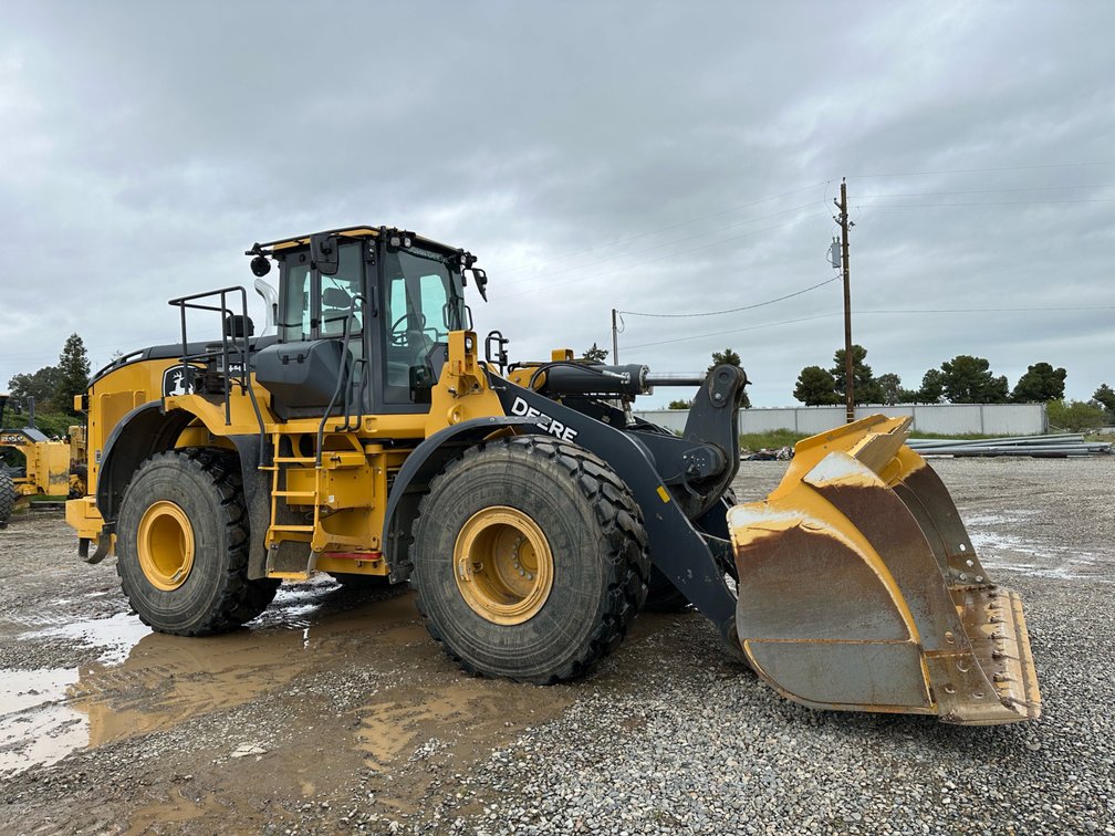Image for 2020 John Deere 744L