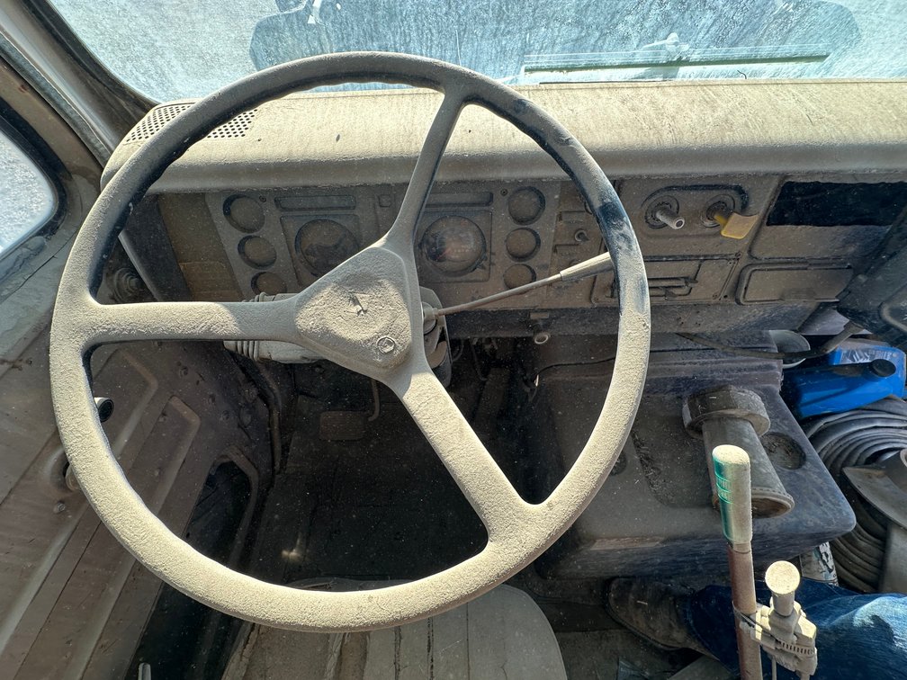 Image for 1987 International F2375 2000 Gallon Water Truck