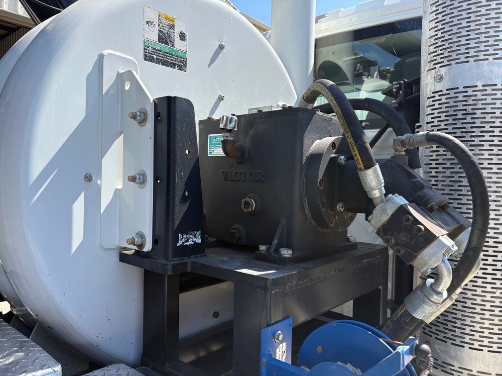 Image for 2013 International 7600 SBA Vac Truck