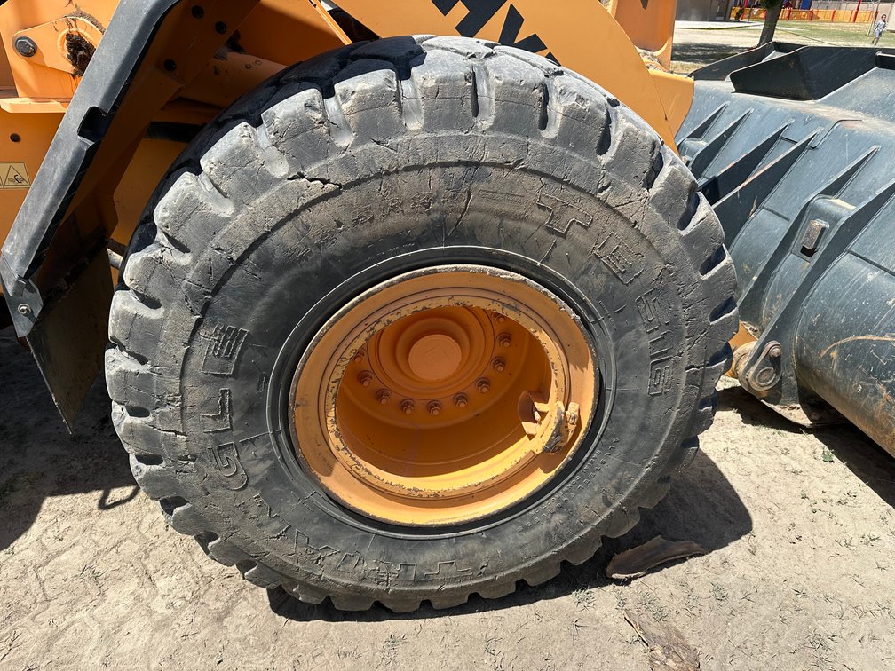 Image for 2016 Hyundai HL960