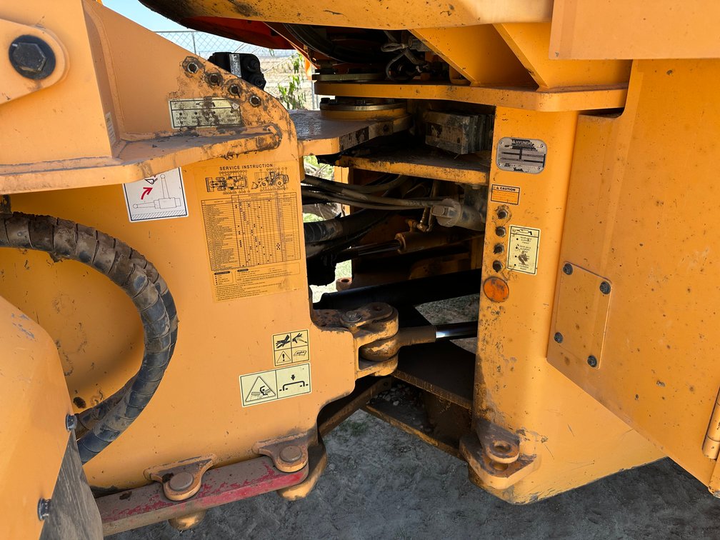Image for 2016 Hyundai HL960