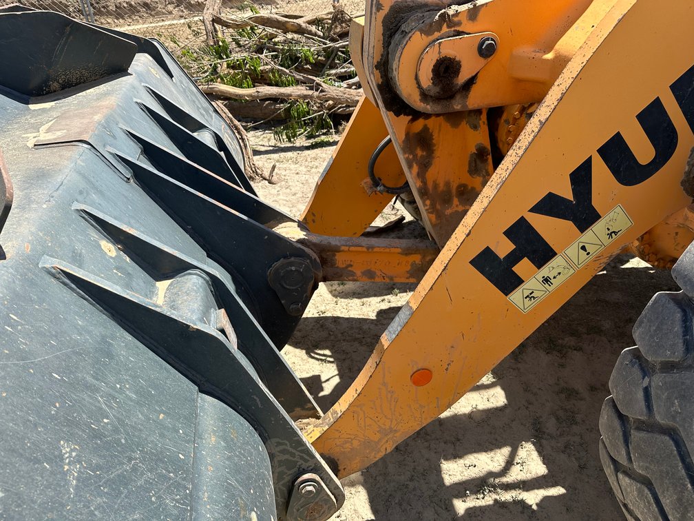 Image for 2016 Hyundai HL960